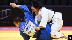 19 წლის ეთერ ასკილაშვილი მონღოლ მეტოქეს ამარცხებს და საქართველოსთვის უმნიშვნელოვანესი ქულა მოაქვს