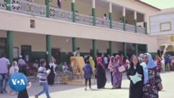 Déplacés à Port-Soudan, des étudiants ont passé leur examen de fin d'année