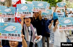 24일 일본 도쿄에서 후쿠시마 원전 오염수 처리수 방류에 반대하는 시위가 열렸다.