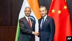 中共中央政治局委员兼外长王毅与印度外长苏杰生（Subrahmanyam Jaishankar)在老挝万象出席东盟外长会议期间举行会晤。（2024年7月25日）