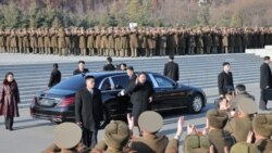 북한 김정은 '특권층 선물정치'에 연 18억 달러 사용