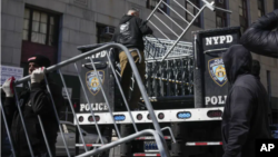 Поранешниот претседател на социјалните мрежи рече дека очекува да биде уапсен во вторник