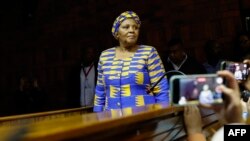 Nosiviwe Mapisa-Nqakula s'est présentée d'elle-même à un poste de police au sud de la capitale Pretoria.