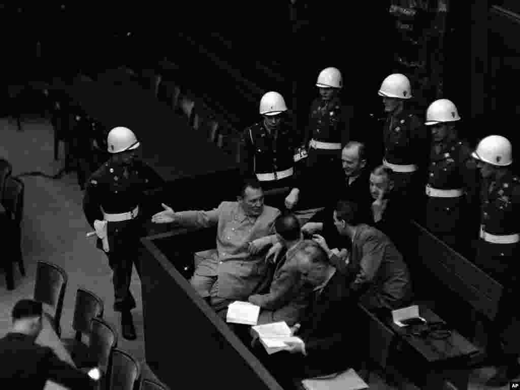 სხდომები გერმანიაში ქალაქ ნიურნბერგში იმართებოდა. პირველი სასამართლო სხდომა 1945 წლის 20 ნოემბერს გაიმართა, ბოლო კი 1946 წლის ოქტომბერში.