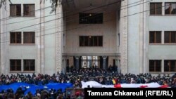 საპროტესტო აქცია პარლამენტთან