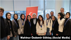 Bakan Göktaş, Türkevi’nde ABD’de yaşayan Türk vatandaşlarıyla da biraraya geldi.