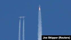 Virgin Galactic's passenger rocket plane VSS Unity, carrying billionaire entrepreneur Richard Branson and his crew, begins its ascent to the edge of space above Spaceport America near Truth or Consequences, New Mexico, U.S., July 11, 2021. REUTERS/Joe Skipper
