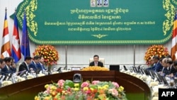 រូបឯកសារ៖ នាយករដ្ឋមន្ត្រីកម្ពុជា លោក ហ៊ុន ម៉ាណែត ថ្លែងនៅក្នុងកិច្ចប្រជុំពេញអង្គរបស់គណៈរដ្ឋមន្ត្រី នៅរាជធានីភ្នំពេញ កាលពីថ្ងៃទី ២៤ ខែសីហា ឆ្នាំ ២០២៣។ 