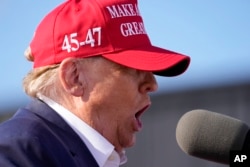 Republikanski predsjednički kandidat, bivši predsjednik Donald Trump govori na mitingu u Vandaliji u Ohiou, 16. marta 2024.