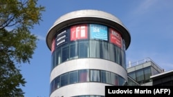 Le 15 avril, la HAAC avait épinglé RFI lors de la suspension provisoire de toutes les accréditations pour la presse étrangère, à quelques jours du scrutin législatif et régional. 