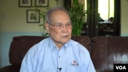 미국 버지니아주 폴스처치에 사는 평안북도 태천 출신의 89살 이승엽 할아버지가 VOA와 인터뷰를 하고 있다.