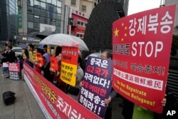 지난 6일 한국 서울의 중국 대사관 인근에서 탈북민들과 종교 관계자들이 중국의 탈북민 강제북송 반대 집회를 진행했다.