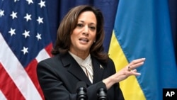Potpredsjednica SAD-a Kamala Harris govori tokom zajedničke konferencije za novinare s ukrajinskim predsjednikom Volodimirom Zelenskim, na Minhenskoj sigurnosnoj konferenciji u Minhenu, Njemačka, 17. februara 2024. 