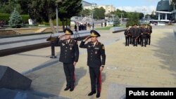 Azərbaycan hərbçiləri Türk şəhidliyini ziyarət edir (Mənbə: Azərbaycan Müdafiə Nazirliyi)