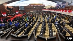 FILE - Anggota DPR menghadiri sidang tahunan Dewan Perwakilan Rakyat di Jakarta, 16 Agustus 2023. (ADEK BERRY / POOL / AFP)