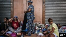 La population d'El Mellah vit dans l'angoisse, guettant le moindre tremblement au passage des pelleteuses qui sillonnent les ruelles du quartier.