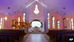 Decorations adorn The Wedding Chapel at Vegas Weddings on Tuesday, Dec. 19, 2023, in Las Vegas. (Bizuayehu Tesfaye/Las Vegas Review-Journal via AP)