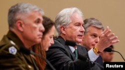 윌리엄 번스(왼쪽 세번째) 중앙정보국(CIA) 국장을 비롯한 미 정보기관장들이 9일 하원 정보위원회 청문회에서 증언하고 있다. 왼쪽부터 폴 나카소네 국가안보국(NSA) 국장, 애브릴 헤인스 국가정보국장(DNI), 번스 국장, 크리스토퍼 레이 연방수사국(FBI) 국장.