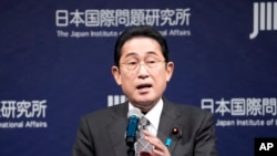 日本首相岸田文雄在东京气球对话开幕式上讲话。（2023年2月20日）