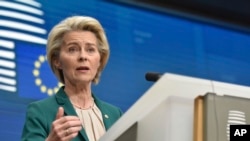 Presiden Komisi Eropa Ursula von der Leyen berbicara dalam konferensi media pada KTT Uni Eropa di Brussels, Kamis, 18 April 2024. (AP/Harry Nakos)