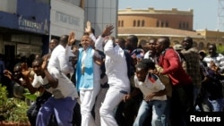 Moïse Katumbi na balandi ba ye ntango bayi pulusu ba babwakeli bango molinga mwa pilipili na Lubumbashi, Haut-Katanga, 13 sanza ya mitano 2016.