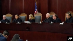 Судот одлучи дека сојузната држава може да го спроведе законот од 1864 година, кој не предвидува исклучоци за силување или инцест, но дозволува абортуси доколку животот на мајката е во опасност