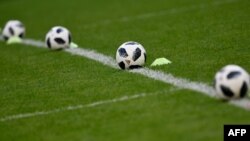 Suite au drame, la Fédération algérienne de football a "décidé de suspendre toutes les activités footballistiques prévues ce week-end" dans le pays.