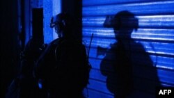 ২০২৩ সালের ১৫ নভেম্বর ইসরায়েলি সেনাবাহিনীর প্রকাশিত এই হ্যান্ডআউট ছবিতে গাজা সিটির আল-শিফা হাসপাতালে সামরিক অভিযানের সময় সেনাদের দেখা যাচ্ছে। ফাইল ছবি।