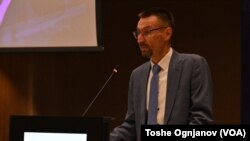 Процесот на пристапување кон ЕУ значи дека земјите ќе преземат мерки, чекори кон почитување на човековите права, истакна Бен Нупна, заменик-шеф на мисијата на ЕУ во Северна Македонија