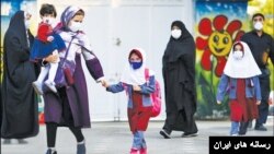 دولت ابراهیم رئیسی طی بخشنامه‌ای در ابتدای سال ساعت آغاز به کار مدارس و ادارات را تغییر داده بود.