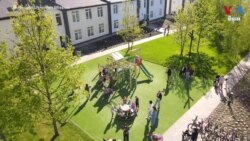 សប្បុរសជន​អាមេរិកាំង​សង់ផ្ទះ​ដល់​អ្នក​បម្លាស់ទី​ជនជាតិ​អ៊ុយក្រែន