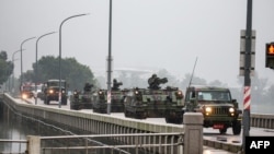 资料照：台湾军车驶过金门岛街头。 (2024年5月24日)