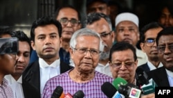 FILE - Nobel peace laureate Muhammad Yunus (C) speaks to the media after filing an appeal for the extension of his bail at the Labour Appellate Tribunal, in Dhaka on May 23, 2024. 