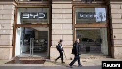 资料照：中国电动车比亚迪在意大利米兰设立的专卖店。（2024年3月20日）