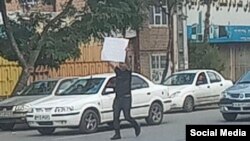 Ərdəbildə bir vətəndaş təkadamlıq piket keçirib 