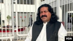 علي وزیر په وروستیو کلنو کې هم د پاکستان په بېلا بېلو سيمو کې څو ځلې په مياشتو او کلونو زنداني شوی او بیا خوشې کړل شوی دی.