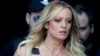 Untuk ke Persidangan Trump, Stormy Daniels Kenakan Rompi Antipeluru