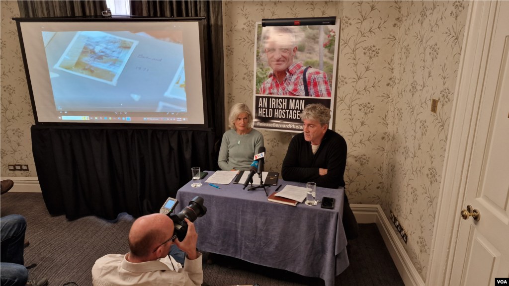 کنفرانس خبری بستگان «برنارد فیلان» شهروند ایرلندی-فرانسوی. او در مشهد زندانی است. 