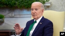 조 바이든 미국 대통령이 지난 15일 백악관에서 레오 바라드카 아일랜드 총리와 회담 중 발언하고 있다. (자료사진)