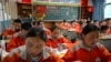 Siswa mengikuti kelas Bahasa China di SMA Nagqu No. 2, sebuah sekolah asrama negeri untuk siswa dari wilayah Tibet Utara, di Lhasa, Tibet, pada 1 Juni 2021. (Foto: AP/Mark Schiefelbein)