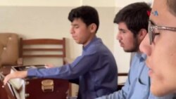 نابینا ځوانانو ته د موسیقۍ هنر زدکړه
