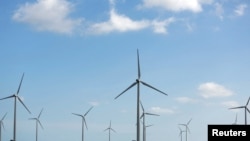 រូបឯកសារ៖ ទួរប៊ីនខ្យល់​ដែល​ផលិតថាមពល​ត្រូវបាន​ថត​ កាលពីថ្ងៃទី ៨ ខែកក្កដា ឆ្នាំ២០១៧។