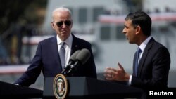Perdana Menteri Inggris Rishi Sunak dan Presiden AS Joe Biden ddi San Diego, California AS, 13 Maret 2023. (Foto: REUTERS/Leah Millis)
