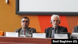 Arxiv: Anar Məmmədli hazırda Belarusda məhkum həyatı yaşayan Nobel mükafatlı hüquq müdafiəçisi Ales Bialiatski ilə birgə AŞPA sessiyasında. Oktyabr 2017