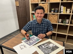Maulana Abdul Azis, diaspora asal Purwakarta pendiri Cutterme, seni potong kertas menyerupai potret stensil di Maryland, AS (dok: VOA)