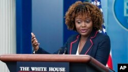 카린 장-피에르 백악관 대변인이 16일 정례브리핑을 하고 있다.