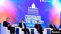 토니 블링컨(왼쪽) 미 국무장관이 3일 인도 뉴델리 쿼드(Quad) 외교장관 회의 현장에서 발언하고 있다. 왼쪽부터 블링컨 장관, 하야시 요시마사 일본 외무상, 페니 웡 호주 외무장관, 수브라마냠 자이샨카르 인도 외무장관.