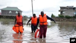Kenyan Red Cross personnel and volunteers conduct search and rescue missions, around houses submerged by flood water in Machakos county, Kenya, April 22, 2024. 