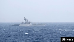 资料照片：2017年7月15日，印度海军布莱克伍德级护卫舰吉尔班号过境孟加拉湾。