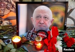 지난 24일 러시아 모스크바 시내 추모 공간에 용병 업체 '바그너 그룹' 실소유주 예브게니 프리고진 창립자의 사진이 놓여있다. (자료사진)